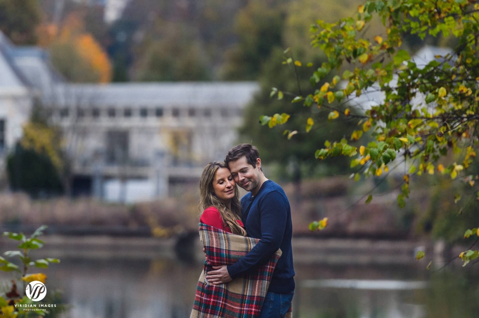 couple embrace front of lake at piedmont park