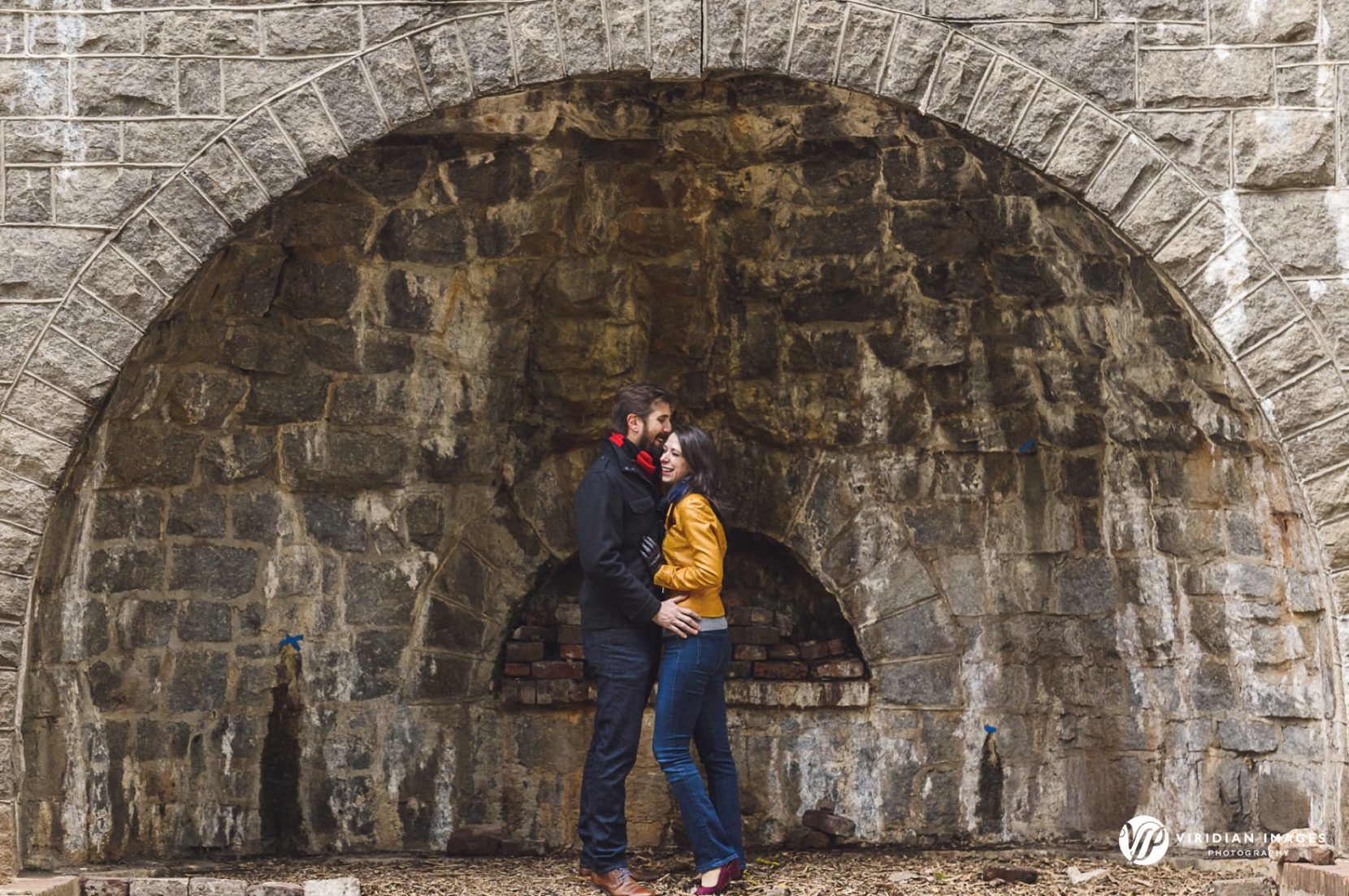 Romantic couple hugging in front of alcove at Grant Park.