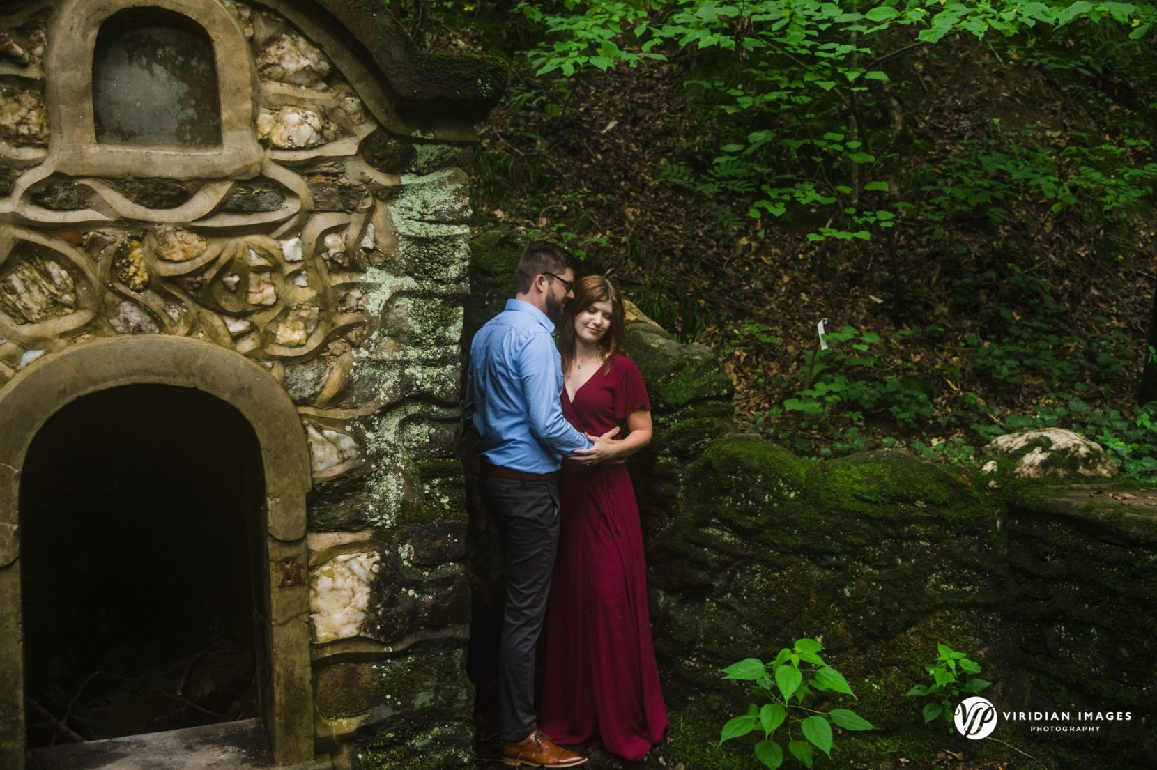 Romantic Atlanta park engagement session by Viridian Images Photography